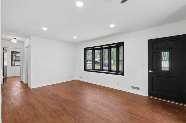 8774 Hale Avenue S, Cottage Grove, MN 55016