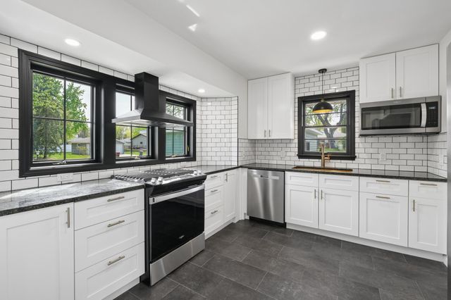 8774 Hale Avenue S, Cottage Grove, MN 55016