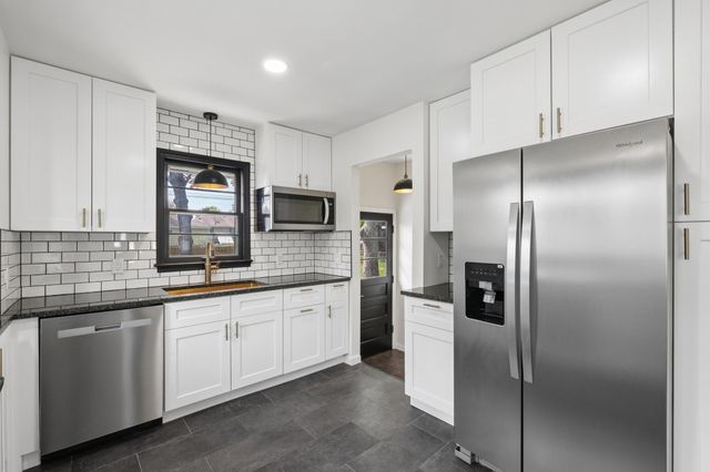 8774 Hale Avenue S, Cottage Grove, MN 55016