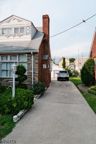 85 Strong St, Wallington Boro, NJ 07057