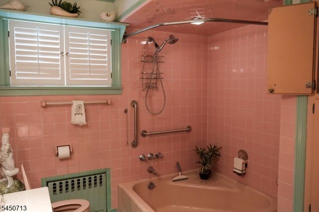 85 Strong St, Wallington Boro, NJ 07057