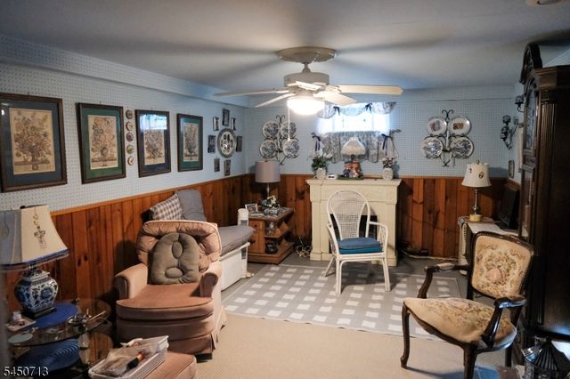 85 Strong St, Wallington Boro, NJ 07057