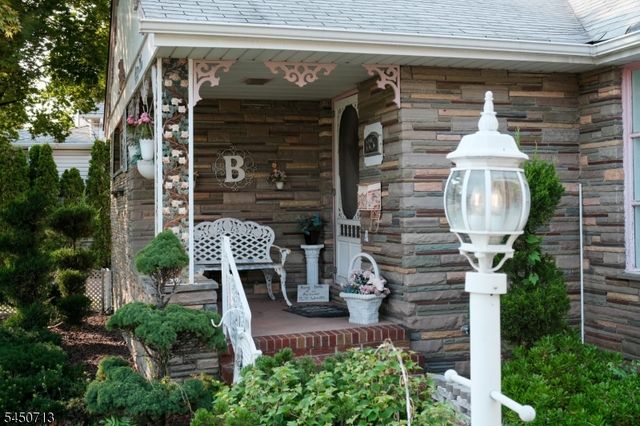85 Strong St, Wallington Boro, NJ 07057