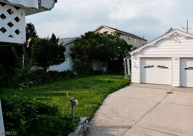 85 Strong St, Wallington Boro, NJ 07057