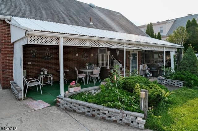 85 Strong St, Wallington Boro, NJ 07057