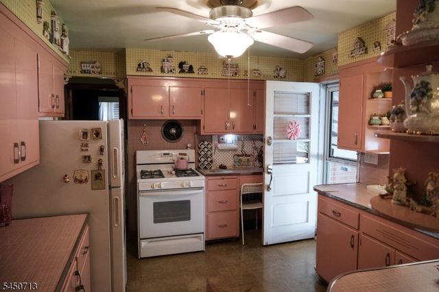 85 Strong St, Wallington Boro, NJ 07057