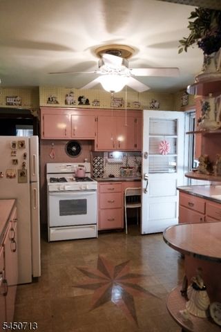 85 Strong St, Wallington Boro, NJ 07057