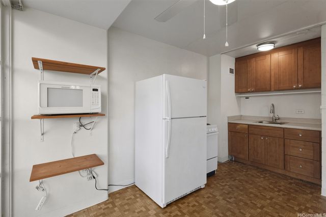 445 Kaiolu Street 214, Honolulu, HI 96815