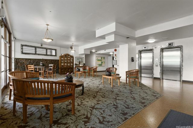 445 Kaiolu Street 214, Honolulu, HI 96815