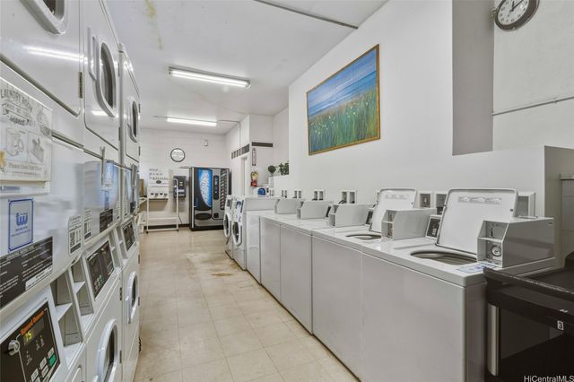 445 Kaiolu Street 214, Honolulu, HI 96815