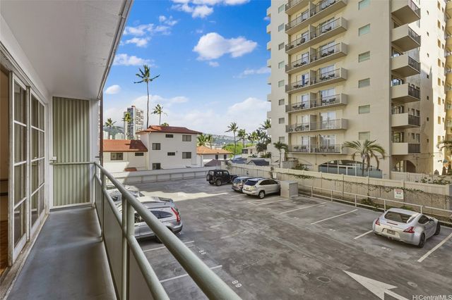 445 Kaiolu Street 214, Honolulu, HI 96815