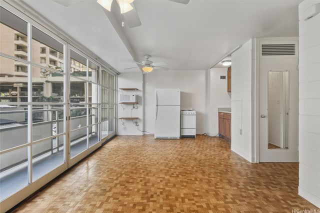 445 Kaiolu Street 214, Honolulu, HI 96815