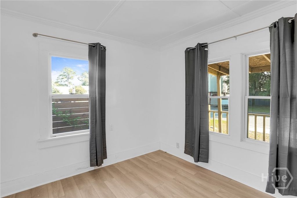 Image 12 of property listing at 2024 E 51st Street, Savannah, GA 31404