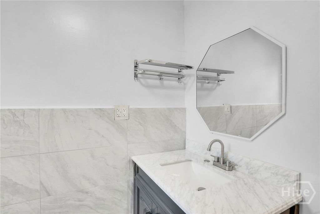 Image 17 of property listing at 2024 E 51st Street, Savannah, GA 31404