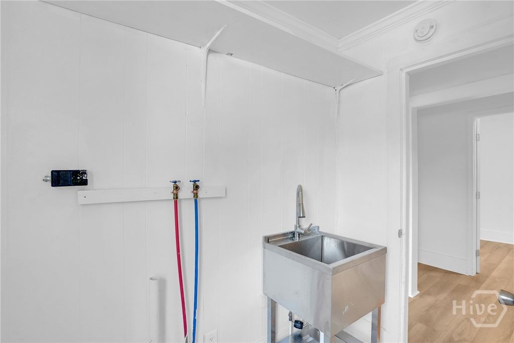 Image 23 of property listing at 2024 E 51st Street, Savannah, GA 31404