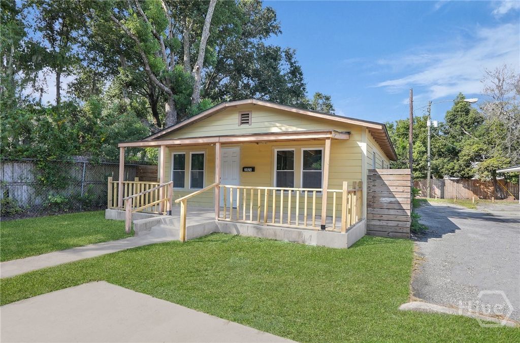 Image 3 of property listing at 2024 E 51st Street, Savannah, GA 31404