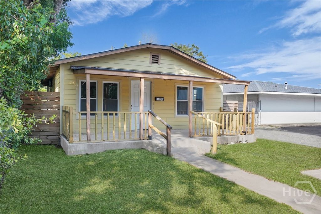 Image 31 of property listing at 2024 E 51st Street, Savannah, GA 31404