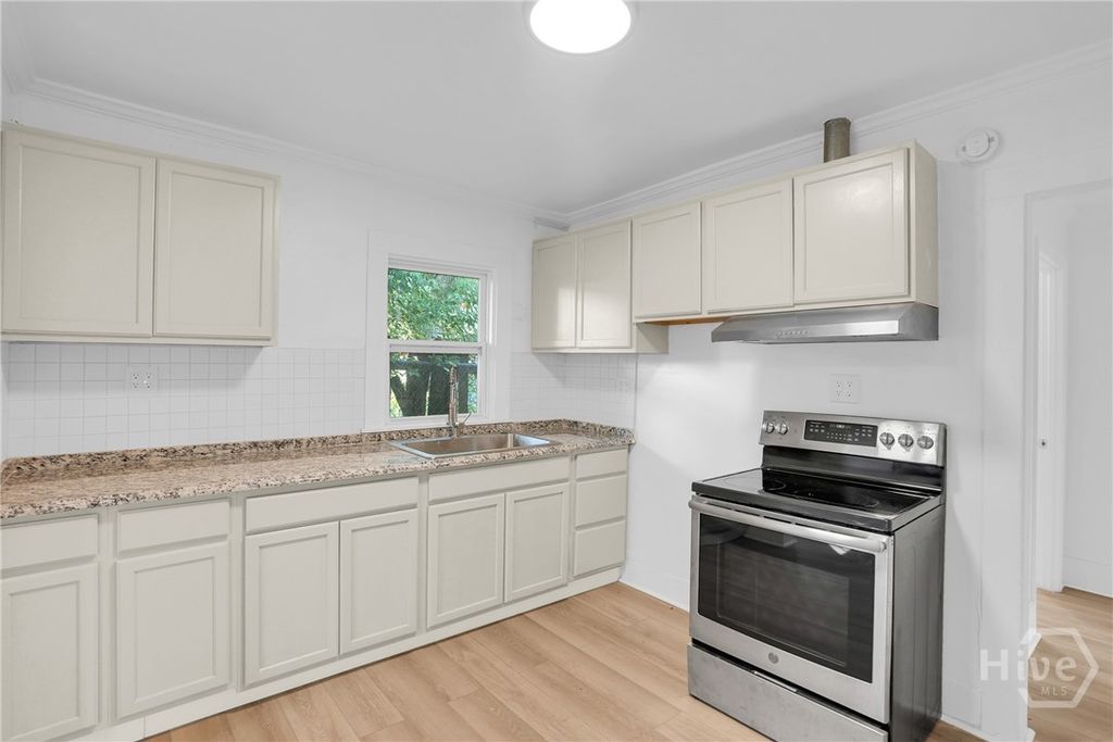 Image 8 of property listing at 2024 E 51st Street, Savannah, GA 31404