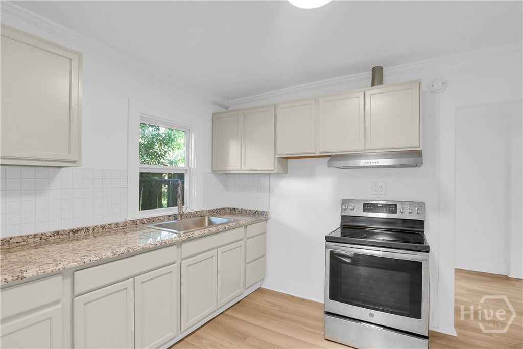 Image 9 of property listing at 2024 E 51st Street, Savannah, GA 31404