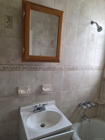 1115 Dorchester Road 4f, Brooklyn, NY 12218