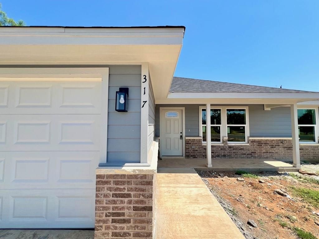 Image 2 of property listing at 317 E 25th St, San Angelo, TX 76903