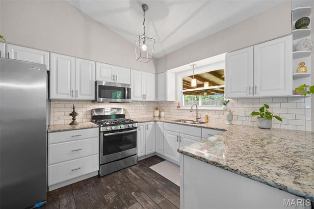 2286 Graystone Drive, St Charles, MO 63303