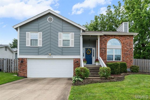 2286 Graystone Drive, St Charles, MO 63303