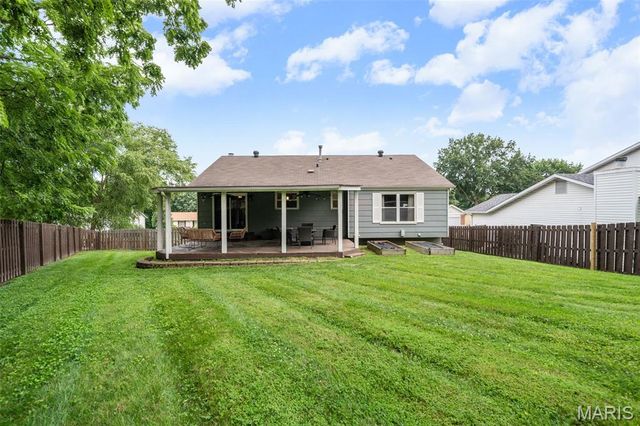 2286 Graystone Drive, St Charles, MO 63303