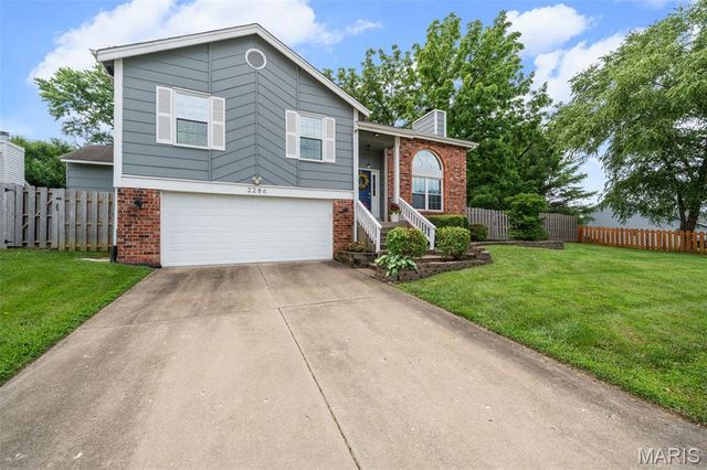 2286 Graystone Drive, St Charles, MO 63303