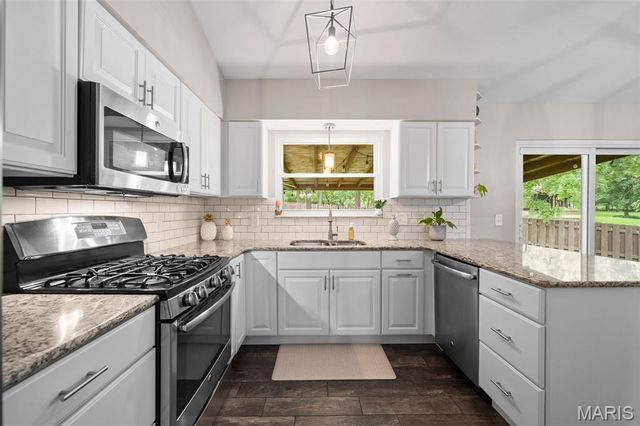 2286 Graystone Drive, St Charles, MO 63303