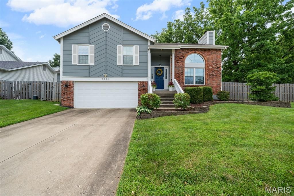 2286 Graystone Drive, St Charles, MO 63303