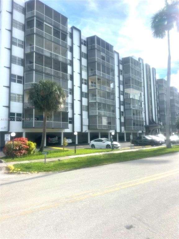 400 Diplomat Pkwy 403, Hallandale Beach, FL 33009