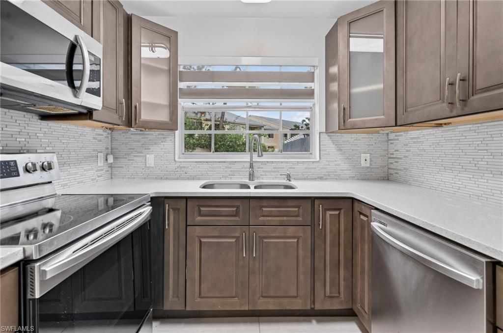 10452 Lakeport CT, LEHIGH ACRES, FL 33936 — photo 4