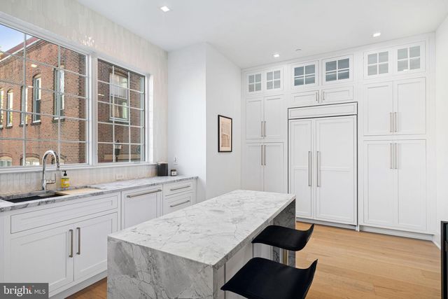 1102 CYPRESS ST, Philadelphia, PA 19107