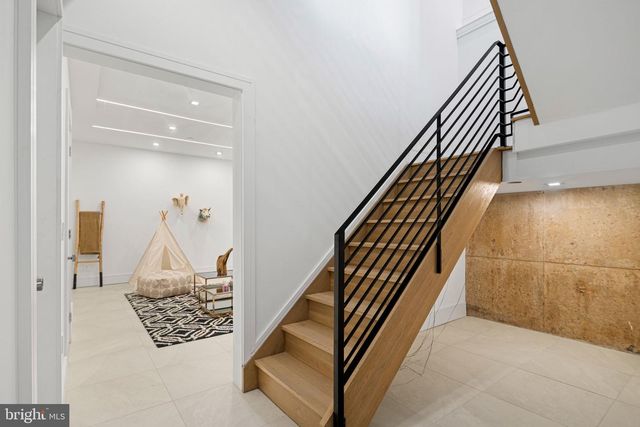 1102 CYPRESS ST, Philadelphia, PA 19107