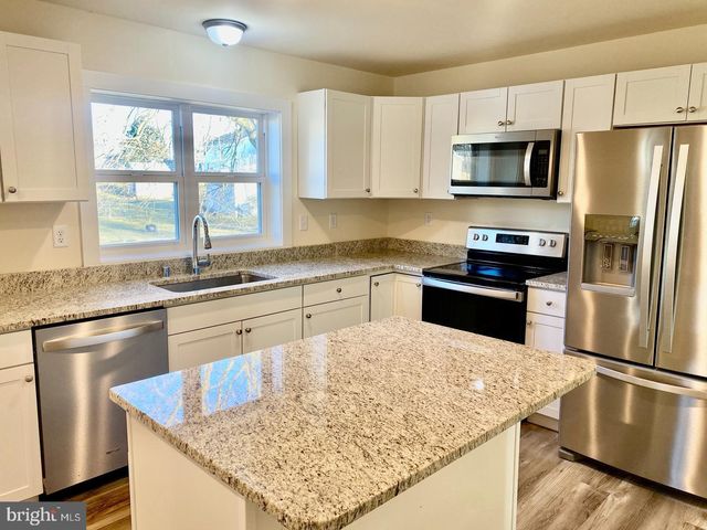 206 E 14TH AVE, Ranson, WV 25438