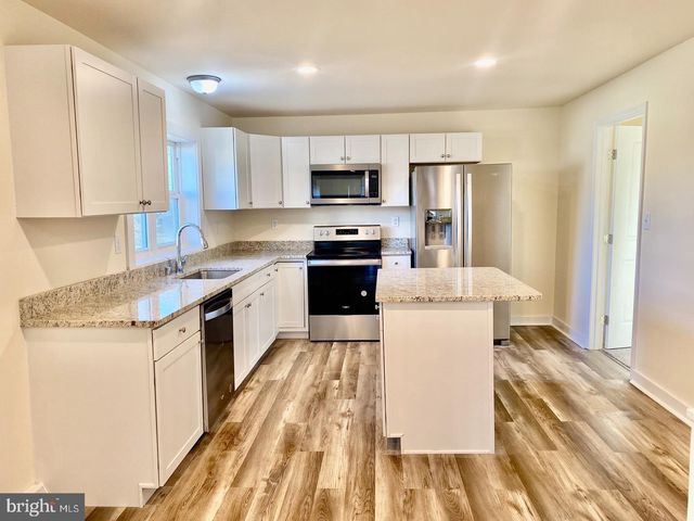 206 E 14TH AVE, Ranson, WV 25438