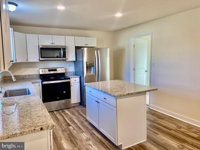 206 E 14TH AVE, Ranson, WV 25438