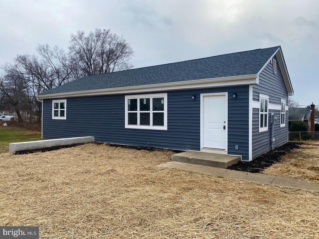 206 E 14TH AVE, Ranson, WV 25438