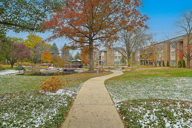 1 Oak Brook Club Drive B-301, Oak Brook, IL 60523