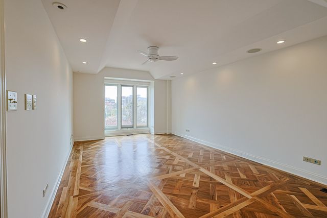 1 Oak Brook Club Drive B-301, Oak Brook, IL 60523