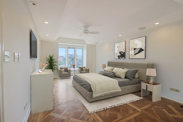 1 Oak Brook Club Drive B-301, Oak Brook, IL 60523