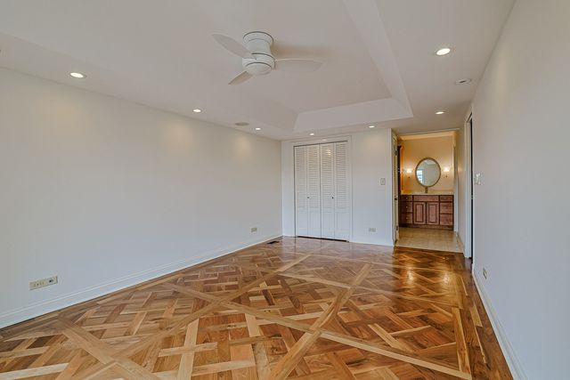 1 Oak Brook Club Drive B-301, Oak Brook, IL 60523