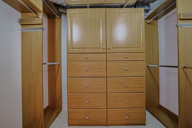 1 Oak Brook Club Drive B-301, Oak Brook, IL 60523