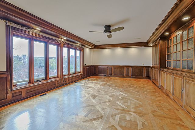 1 Oak Brook Club Drive B-301, Oak Brook, IL 60523