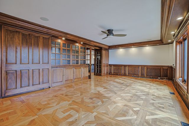 1 Oak Brook Club Drive B-301, Oak Brook, IL 60523