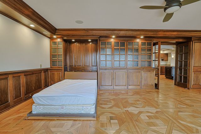 1 Oak Brook Club Drive B-301, Oak Brook, IL 60523