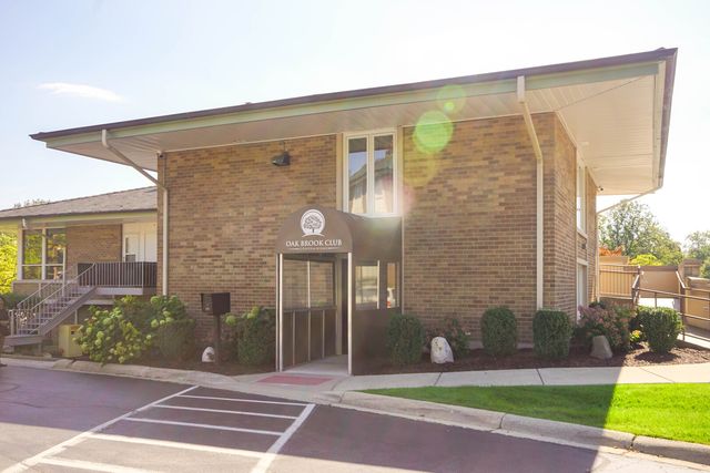 1 Oak Brook Club Drive B-301, Oak Brook, IL 60523