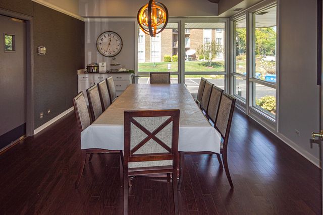 1 Oak Brook Club Drive B-301, Oak Brook, IL 60523