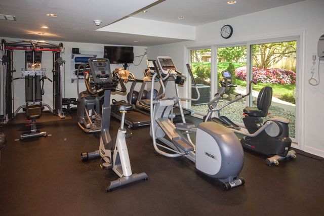 1 Oak Brook Club Drive B-301, Oak Brook, IL 60523